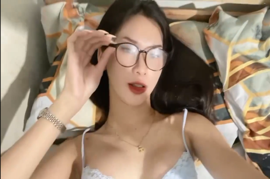 Đẹp ngực lớn chẳng có gì để phàn nàn